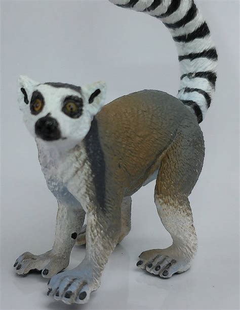 Safari Ltd Ring Tailed Lemur 292229 Oversized Feet