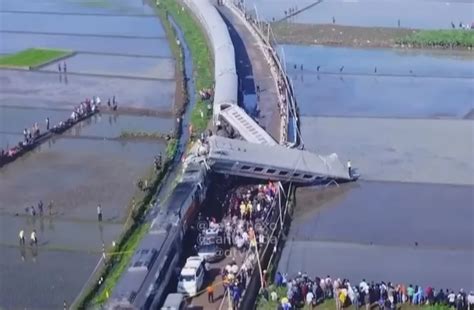 Tabrakan Ka Turangga Vs Commuter Line Di Cicalengka Bandung Tewaskan