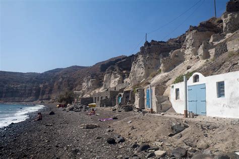 How To Visit Black Beach Santorini (Mesa Pigadia)