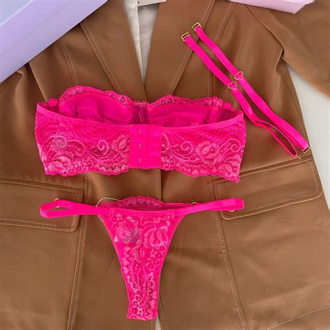 Conjunto De Lingerie Tomara Que Caia Suti Sem Bojo Aro E Calcinha String Fio Dental Rosa