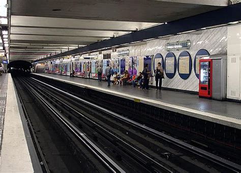 Métro Hôtel De Ville Ligne 11 Plan Horaires Et Trafic