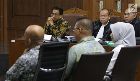 Foto Sidang Bowo Sidik Pangarso Simak Keterangan Saksi Foto Liputan