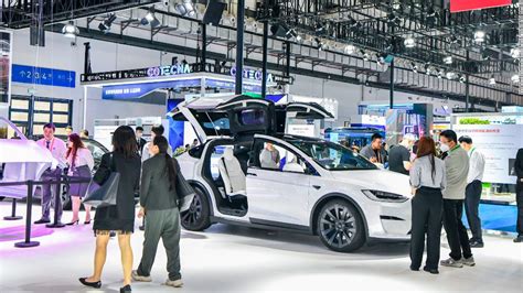 While Elon Musk Doubles Down On Tesla S Price War Chinese Electric Car