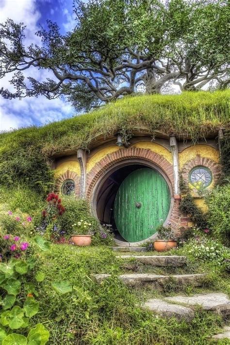 Hobbiton, The Shire, Middle Earth in 2023 | Hobbit house, The hobbit ...