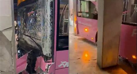 Mestre Autobus Elettrico Va A Sbattere Contro Una Colonna Dei Portici