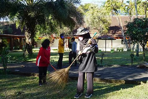 Civitas Akademika Um Jumat Bersih Wujudkan Green Campus Radar Malang