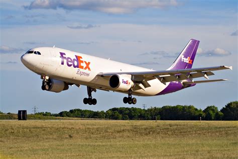 FedEx Agrees To Tentative Deal With Pilots