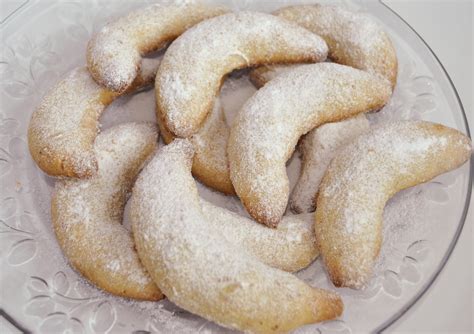 How to Make German Almond Crescent Cookies: 13 Steps