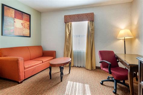 Quality Inn Sarnia Sarnia, Ontario, CA - Reservations.com