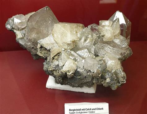 Gallerie | Christmas wreaths, Crystals, Holiday