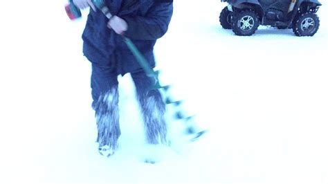 Сверление льда шуруповертом - YouTube