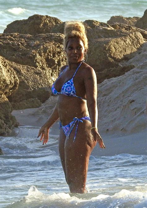 Mary J Blige In Bikini At A Beach In Miami Hawtcelebs 52152 Hot Sex Picture