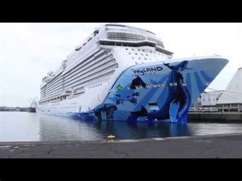 Atraca En Escuintla Uno De Los Cruceros M S Grandes Youtube