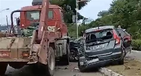 V Deo Carros E Caminh O Se Envolvem Em Grave Acidente Em Joinville