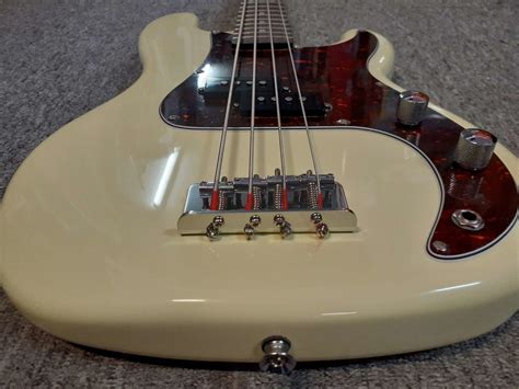 Sx Bass Vintage Series Short Scale P Bass Vintage White Wgig Bag