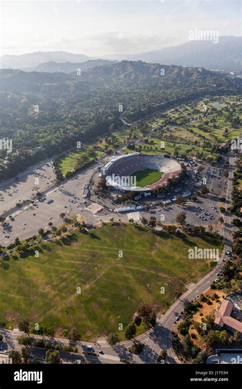 Rose Bowl Stadium Aerial Hi Res Stock Photography And Images Alamy