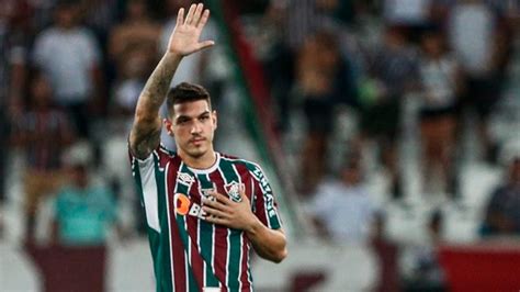 Liverpool Abre Negocia Es Para Contratar Zagueiro Do Fluminense