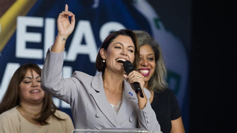 Filiação feminina dispara Michelle Bolsonaro na presidência do PL