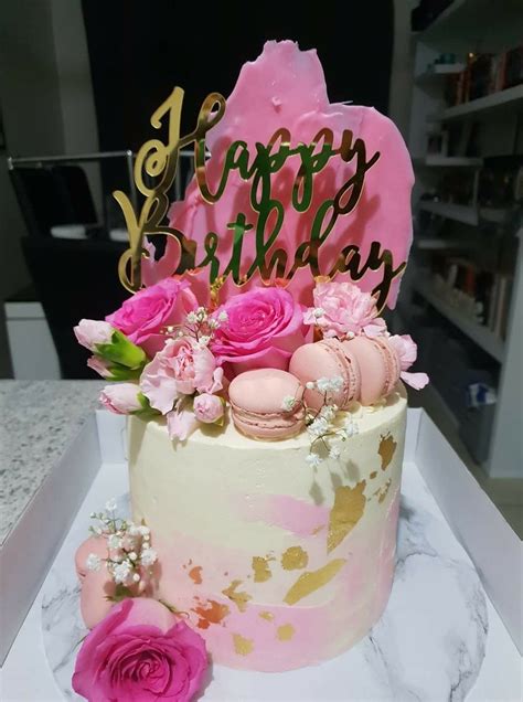 Pin By Emma Ushija On Cakes Womens 21st Birthday Cakes Pretty