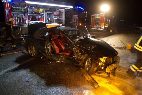 Ludwigsburg Nord Sperrung Der A Nach Schwerem Unfall Mit Zwei