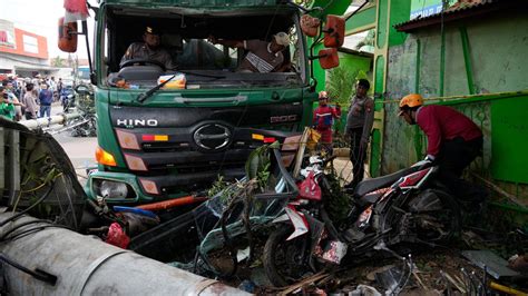 Ini Nama Korban Tewas Kecelakaan Maut Di Bekasi Di Antaranya