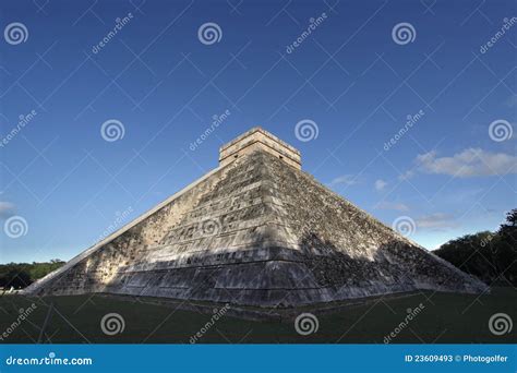 Maya Temples In Chichen Itza Mexico Stock Image Image Of Travel