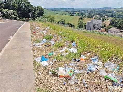 Acúmulo de lixo em loteamento de FW preocupa moradores O Alto Uruguai