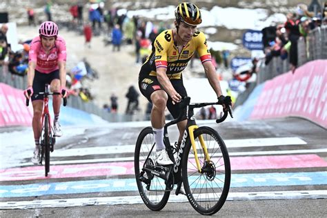 Primoz Roglic Da Leggenda Vince Il Giro D Italia Battuto Gera