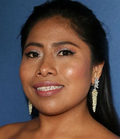 El impactante vestido de Yalitza Aparicio que querrás usar en tu