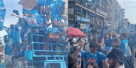 Napoli Lo Scudetto Si Festeggia Tra Cori E Pullman Scoperto