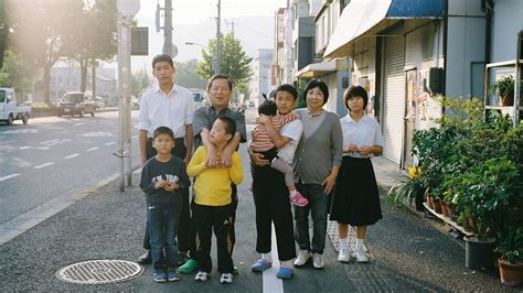 子ども6人を育てる大家族も 「里親・養子縁組」家族の写真から伝わる愛 ハフポスト Life