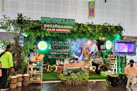 Bawa Pesan Pengendalian Perubahan Iklim Stand Pameran Proklim Kota