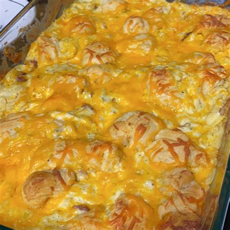 CHICKEN BUBBLE BISCUIT BAKE CASSEROLE