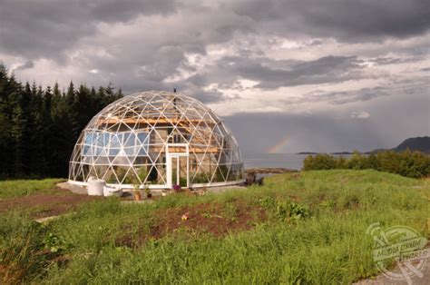 This Couple S Home Is A Quirky Igloo Beneath The Northern Lights Which Acts As A Greenhouse To