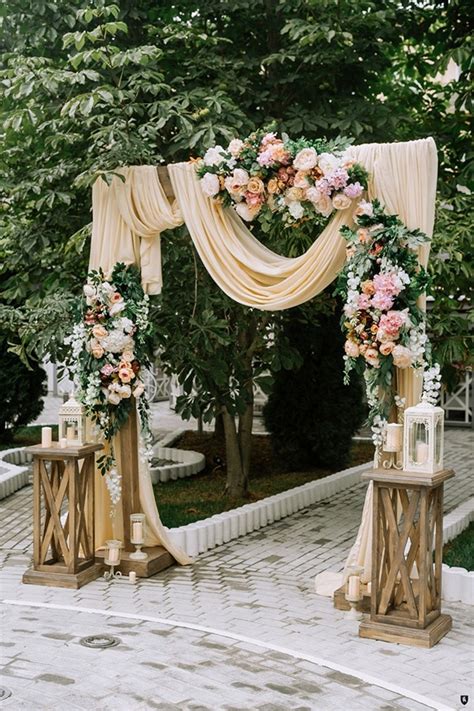 Cathedral Windows Wedding Ceremony Backdrop | ubicaciondepersonas.cdmx ...