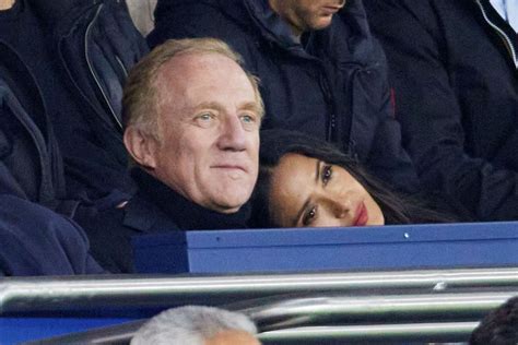 Salma Hayek Et Fran Ois Henri Pinault Amoureux Dans Les Tribunes Du