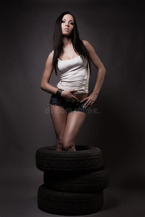 Brunette Joven Atractivo En Integral Imagen De Archivo Imagen De Encantador Morena
