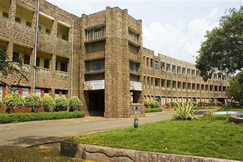 Andhra University (AU) Visakhapatnam: Admission, Fees, Courses ...