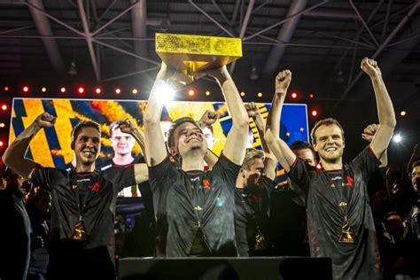 CS Astralis remporte les BLAST Pro Series les plans pour 2020 L Équipe