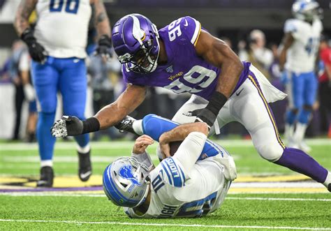 vikings de danielle hunter named nfc defensive player   week