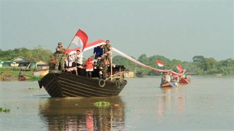 HUT RI Ke 77 Bendera Merah Putih Sepanjang 177 Meter Membentang Sungai