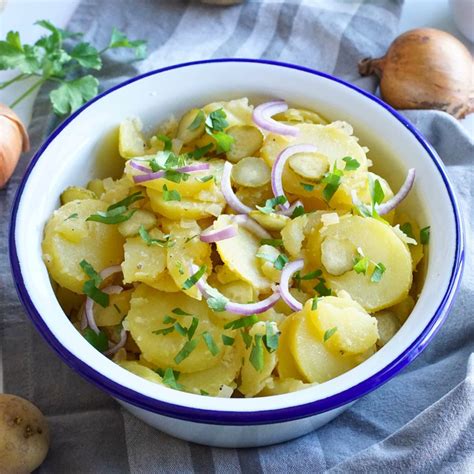 Klassischer Tomatensalat Mit Zwiebeln Schnell Und Einfach