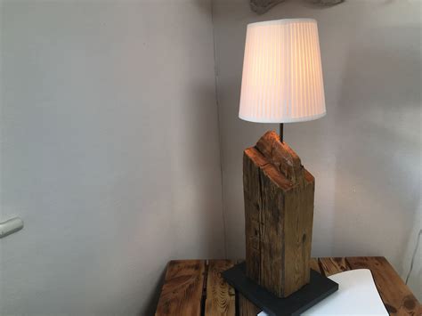 Upcycling Wohnart Lampen aus Holzbalken Handgefertigte Möbel für