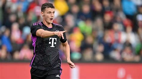 Fc Bayern Benjamin Pavard Berraschend Vor Verbleib Thomas Tuchel