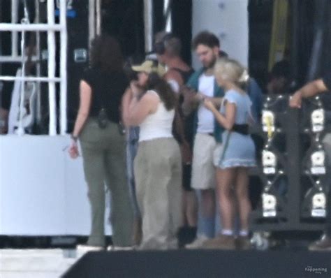 Sabrina Carpenter Jenna Ortega Sabrinacarpenter Nude Leaks Photo 3202 TheFappening