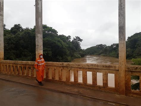 FOTOS Rio Paranaíba sobe mais de 70 cm e se aproxima de borda de ponte