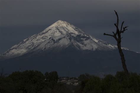 La Jornada Hallan cadáver de alpinista en el Pico de Orizaba