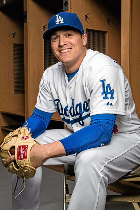 Dodgers Kiké Hernandez Is A Man Of Many Positions Daily News