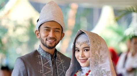 Profil Fitri Arifin Istri Ustaz Alfie Afandy Yang Gaya Hidupnya Beda