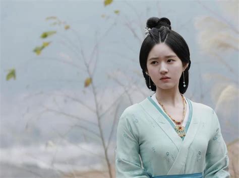 D N Sao N Cbiz Hot Nh T Tr N Douyin Tri U L T Ua Top C Ng Saostar Vn